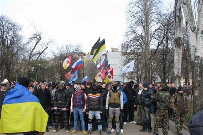 Регионы: В Одессе российские боевики и 'титушки' намерены захватить ОГА