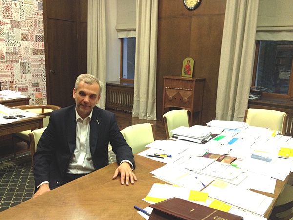 ЧП: Отстраненный от должности Олег Мусий забаррикадировался в кабинете