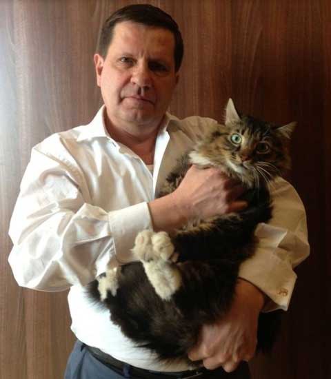 Кот одесского мэра Алексея Костусева раздает интервью. Видео
