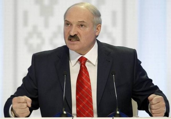 Лукашенко приказал обрезать нолики на белорусских рублях