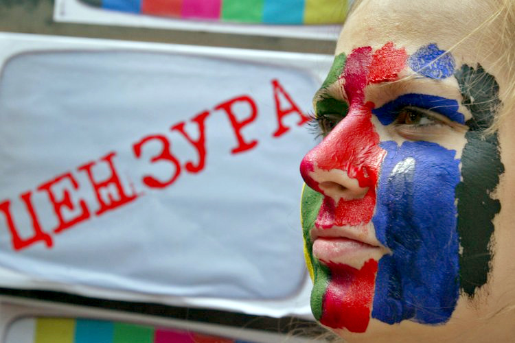 "Лет через десять немощный Савик...": что происходит со свободой слова в Украине