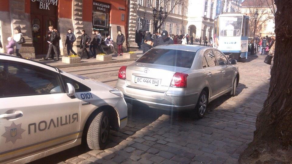 Фотофакт: Во Львове оштрафовали водителя мэра Андрея Садового