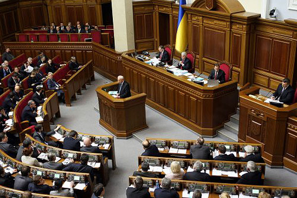 Какие днепропетровские депутаты поддержали преступные действия Януковича?
