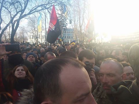 Семен Семенченко: У Банковой тысячи Украинцев. Ветераны оборудуют редут Блокады возле главной диспетчерской торговли на крови