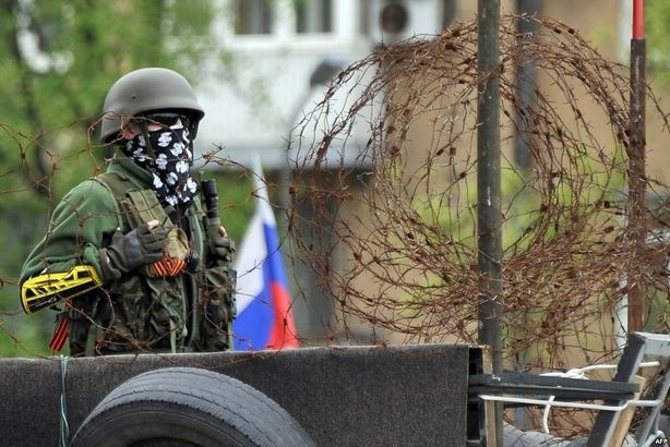 Опрос: Только 6% россиян винят свои власти в войне на Донбассе