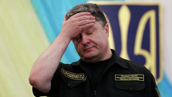 В феврале Петр Порошенко получил 60 тысяч зарплаты