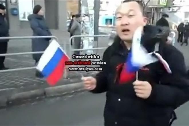 Крым: На митинге чукча с флажками России назвался 'бандерой'