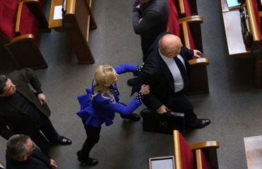 Ирина Фарион затеяла драку с регионалом в парламенте