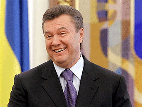 У Виктора Януковича обналичивали деньги на покупку автомобиля Maybach