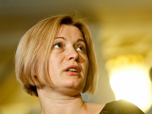 Ирина Геращенко заявила, что взломали её скайп. Теперь на аватаре она усатая и со стаканом в руке