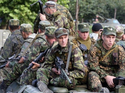 Об этом говорят: Россия запретила своим войскам на Донбассе контактировать с боевиками и местным населением