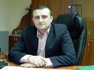 Секретарь Измаильского горсовета Евгений Пундик нежно обнял за талию бендеровца