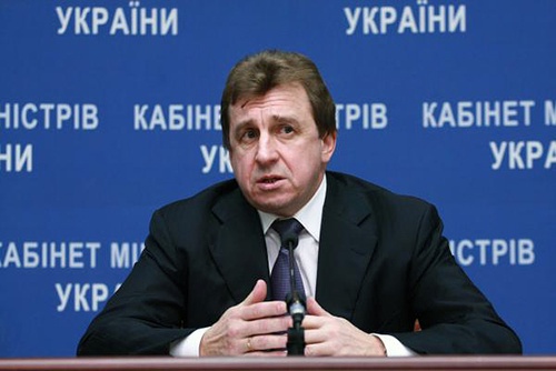 Министр инфраструктуры Владимир Козак принес на Банковую почти 400 тысяч