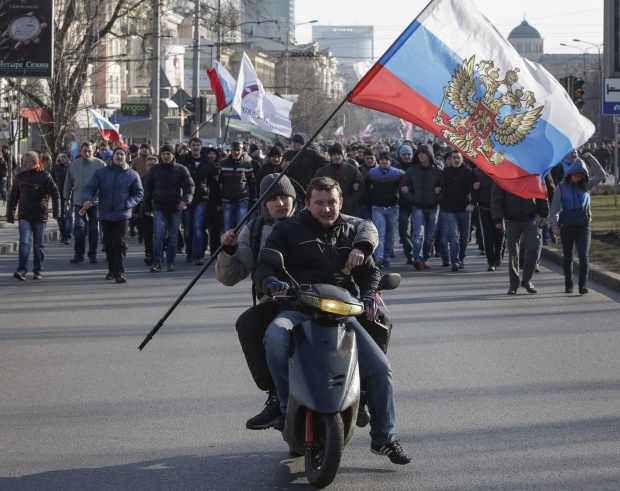 Скандальчик: В МВД не могут объяснить, почему на востоке Украины милиция потакает сепаратистам