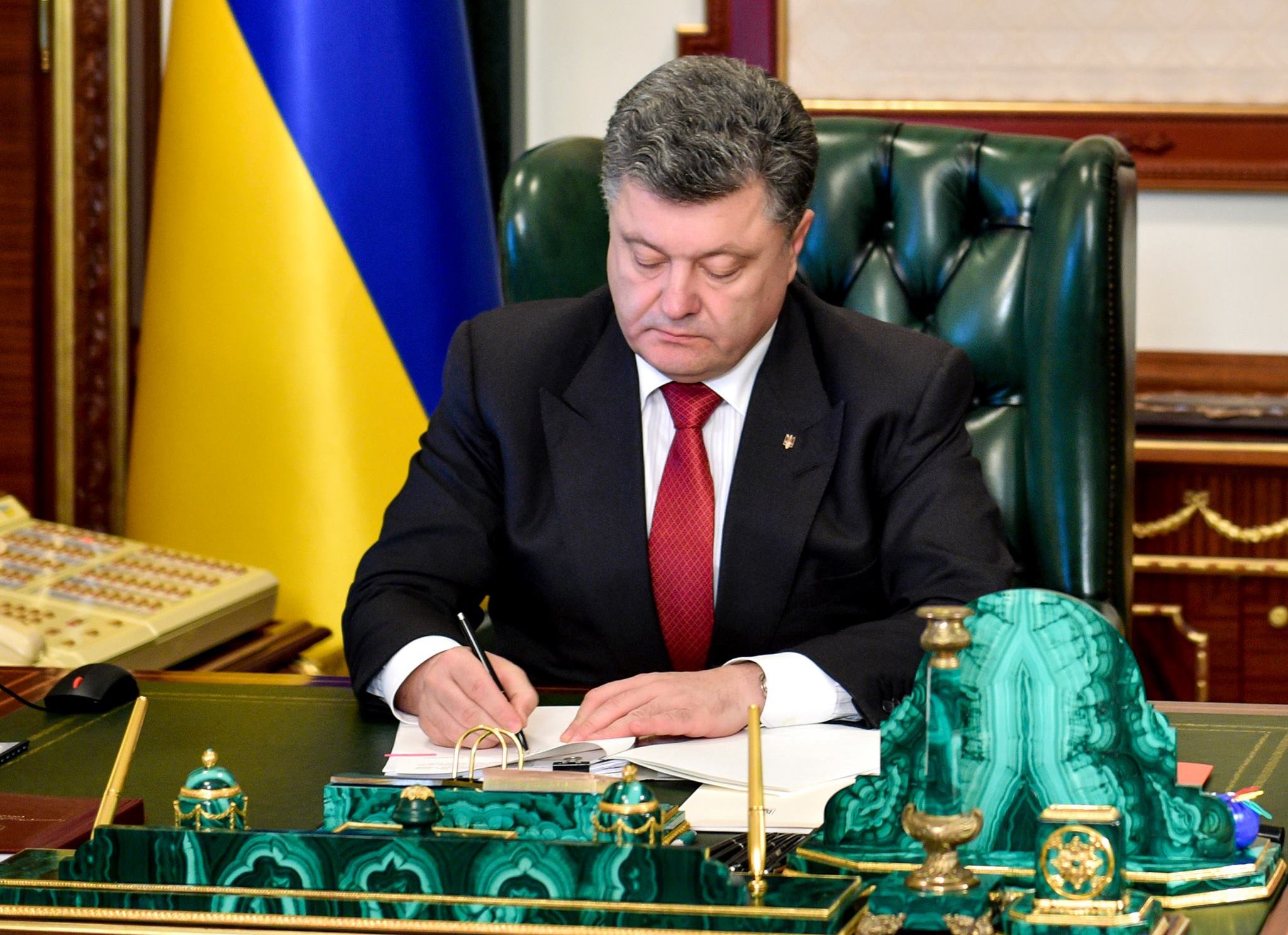 Порошенко подписал закон об особом статусе Донбасса. Что дальше?