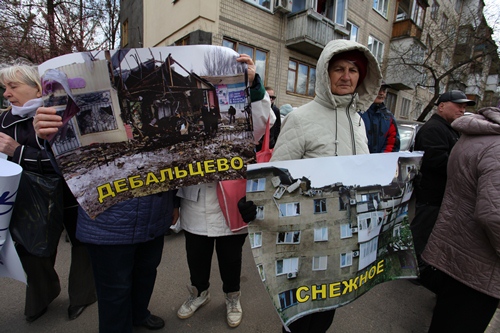 Около тысячи протестующих у посольства США  требовали прекратить войну на Донбассе