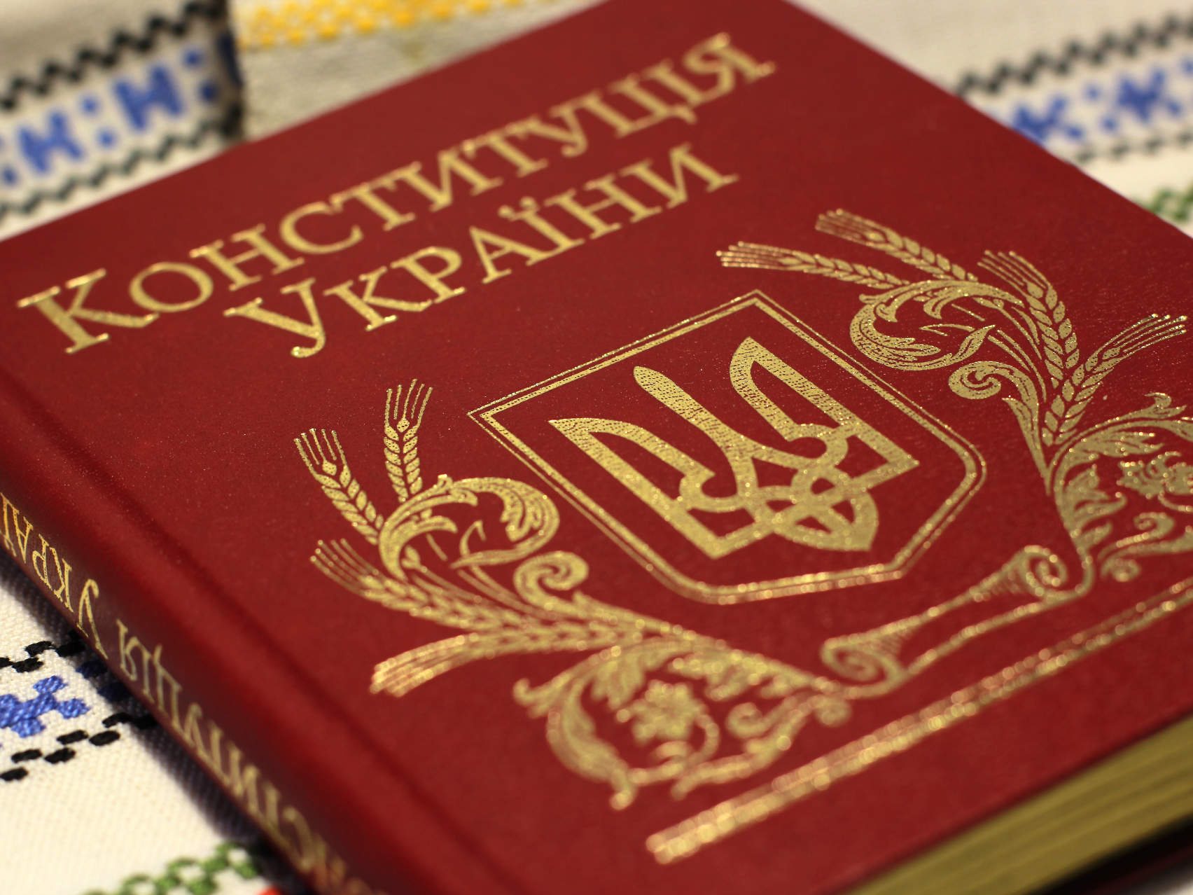Украина изменит Конституцию ради ОРДЛО