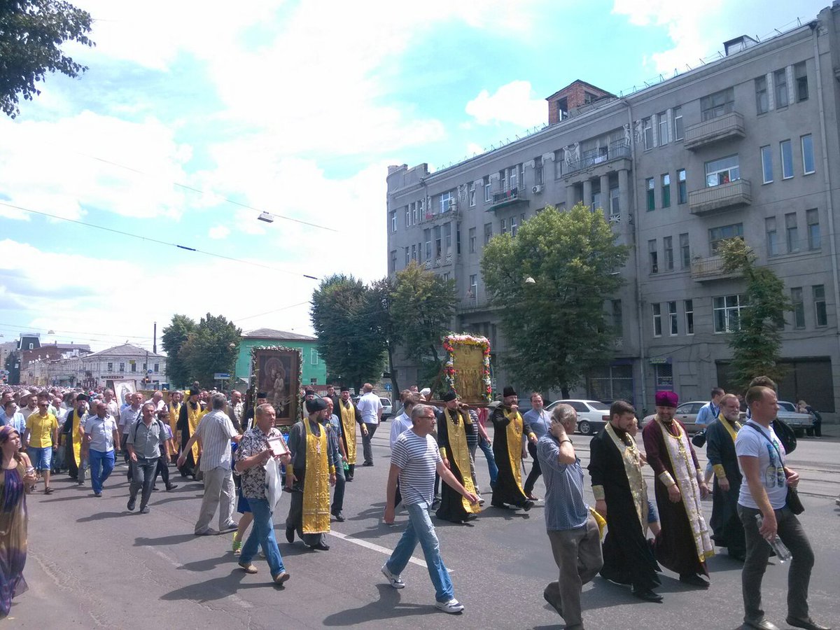В Украине устроили крестный ход с георгиевскими лентами: опубликованы фото