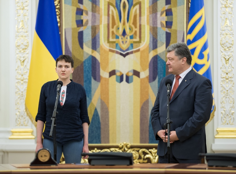 «Устранить» Савченко и назначить выборы на Донбассе: СМИ узнали планы Порошенко