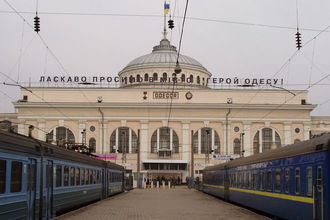 Деньги: "Одесская железная дорога" заплатит 8 млн за похищенное террористами зерно