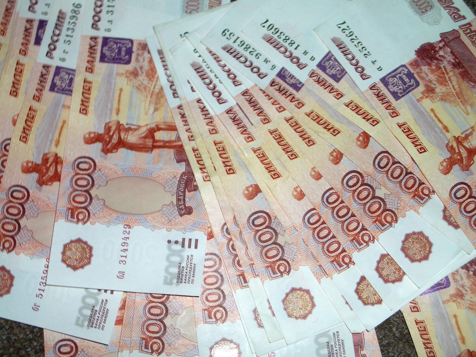 Крымский кризис: рубль и акции дешевеют, кредиты дорожают
