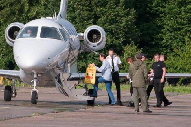 Скандальчик: Олег Ляшко летает в зону АТО на чартерном самолете