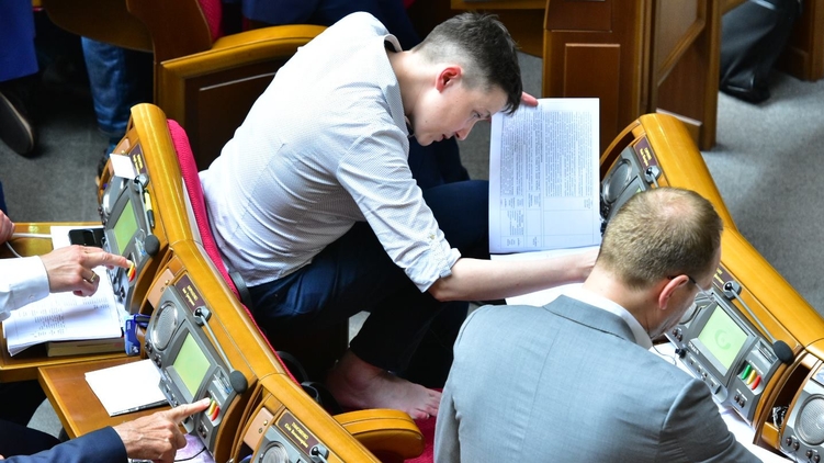 Порошенко призвали взять Савченко в Кабмин