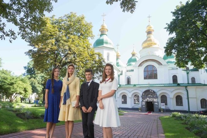 Марина Порошенко носит платья за 899 грн