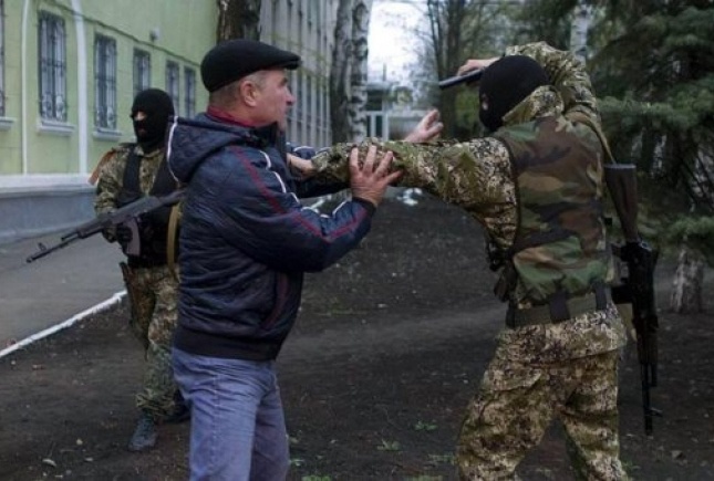 В Славянске начали откапывать трупы украинцев. Таких уже 600