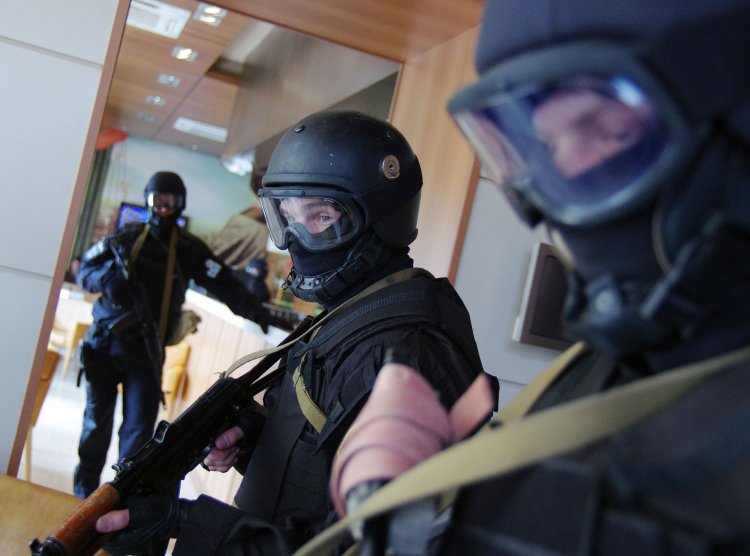 Давление нарастает: почему украинские силовики все чаще устраивают маски-шоу