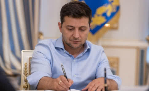Зеленский уволил чиновников, которые были на совещании по "вагнеровцам"