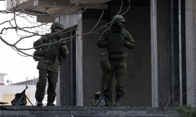 Крым: В зоне противостояния замечаны российские военные из Чечни