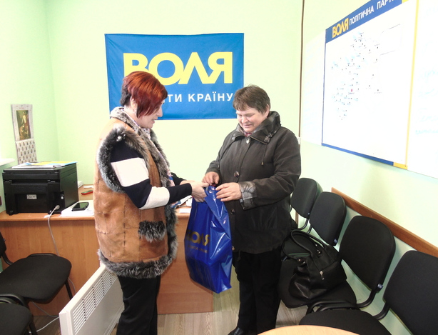 Активісти “ВОЛІ” допомагають інсулінозалежним пацієнтам у Дубровицькому районі
