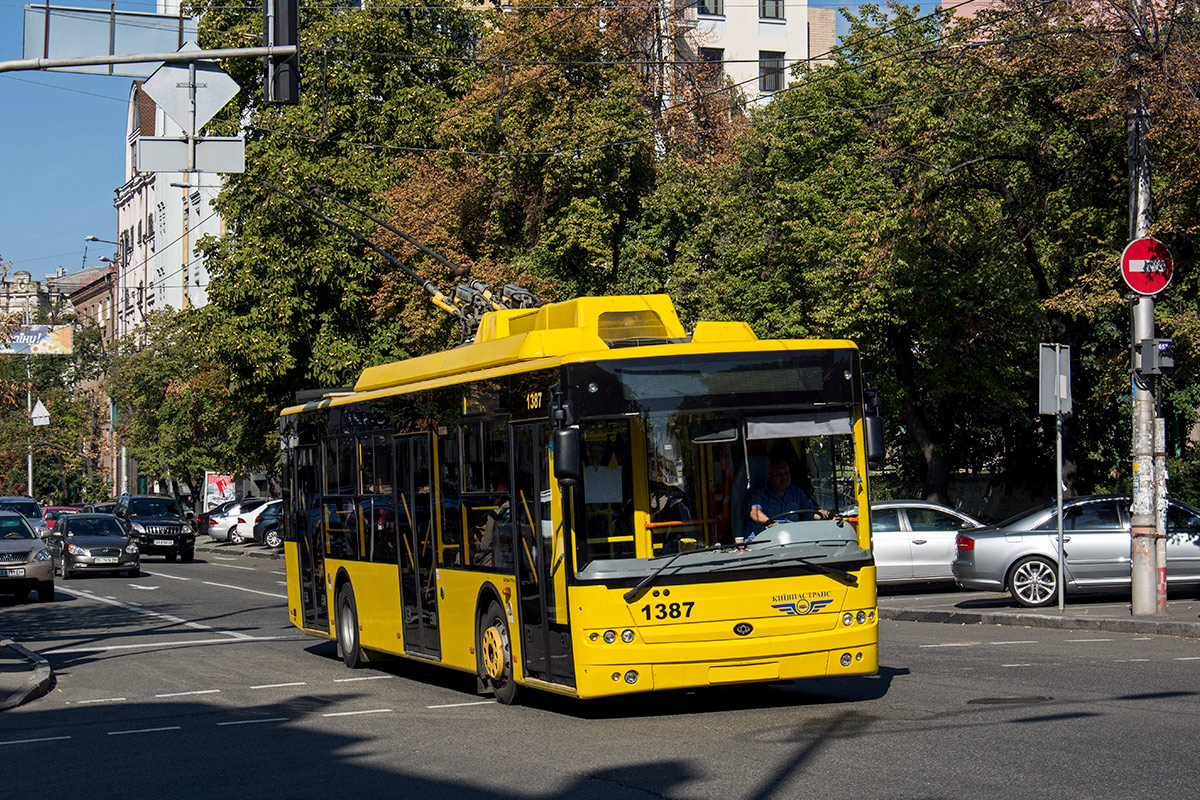 Партнер Порошенко поставит Киеву автобусов и троллейбусов на 500 млн