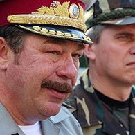 Александр Кузьмук не видит оснований для того, чтобы поднимать армию на Крым