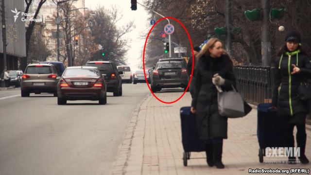 Паркуюсь как хочу. Полицейские не заметили нарушений у Антона Геращенко и отца Порошенко