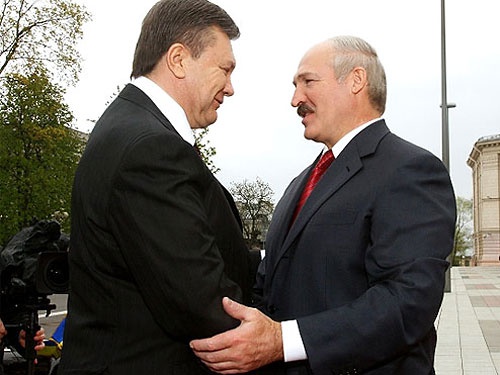 Лукашенко 'по-дружески' раскритиковал Виктора Януковича за бегство из Украины