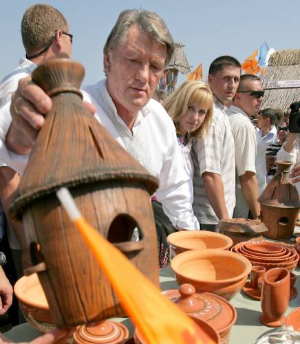 Вместо Майдана, Виктор Ющенко в Литве раздает мед