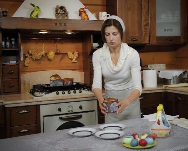 Как Марина Порошенко выпекает пасхальные куличи