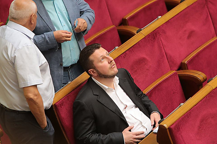 Антон Яценко попался на рекордном «кнопкодавстве» - за один раз он успел проголосовать аж за шесть коллег