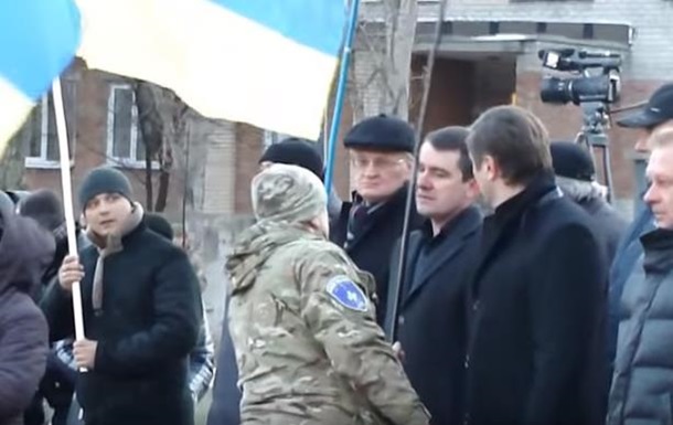 Мэр Славянска Вадим Лях отказался взять флаг Украины