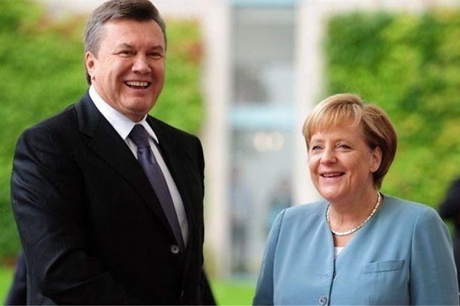 Интернет взорвало видео, где Виктор Янукович жалуется Меркель на Россию