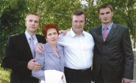 Виктор Янукович поселился в особняке рядом с резиденцией Путина и дочерью президента Азербайджана