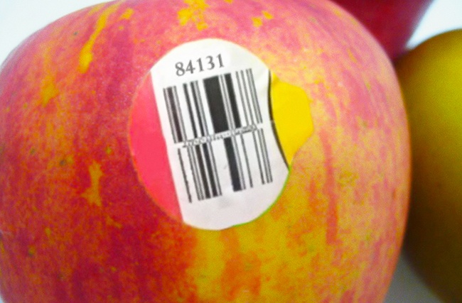 Если вы видите цифру 8 на наклейке на фрукте, не покупайте его! Вот почему