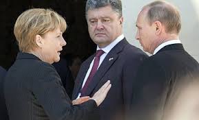 Об этом говорят: Петр Порошенко красноречиво изменился в лице, пожимая руку Путину