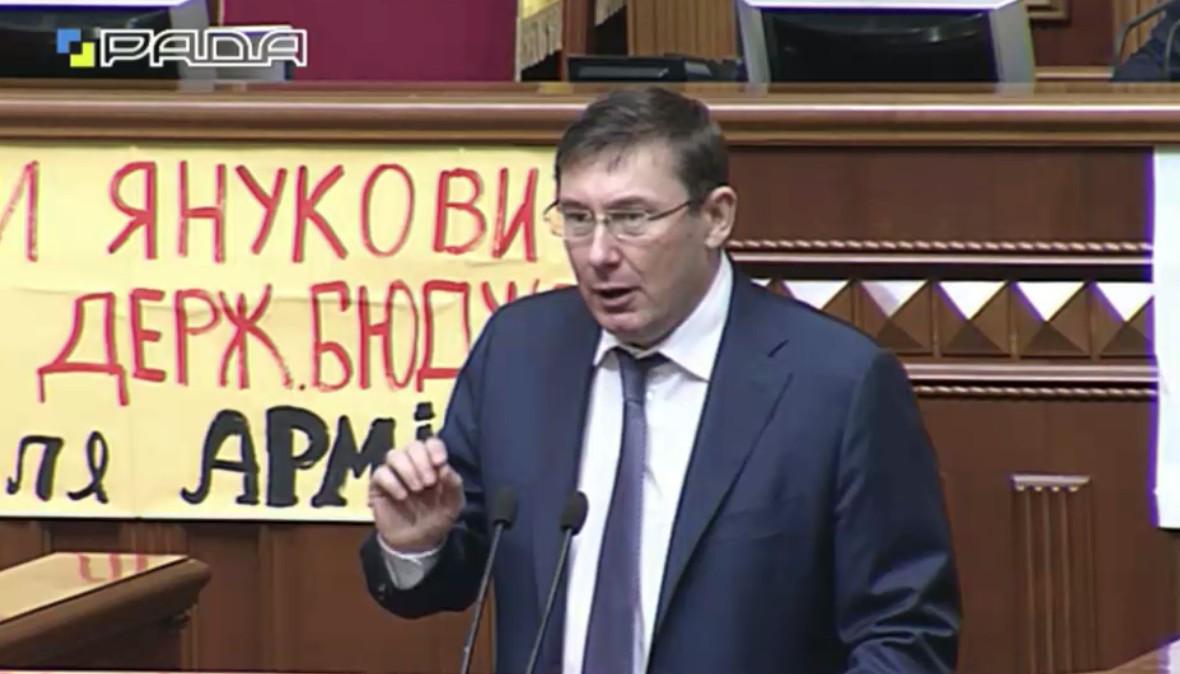Юрий Луценко исключает, что Яценюк может остаться премьером