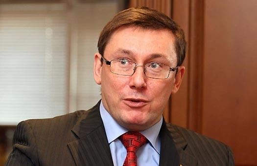 Юрий Луценко предлагает запретить Партию регионов и КПУ
