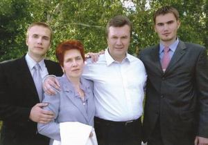 Виктор Янукович создал свой 'семейный' политический штаб