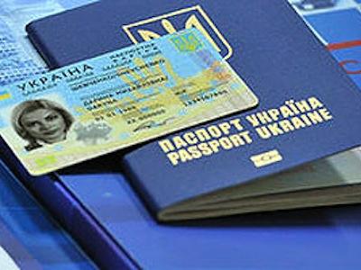 Около 100 жителей Крыма уже получили украинские биометрические загранпаспорта