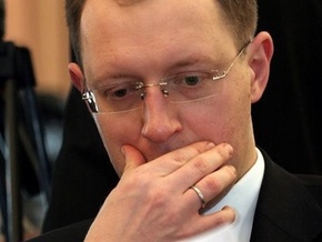 Партия регионов обвинила Арсения Яценюка в нежелании отправить Тимошенко в Германию